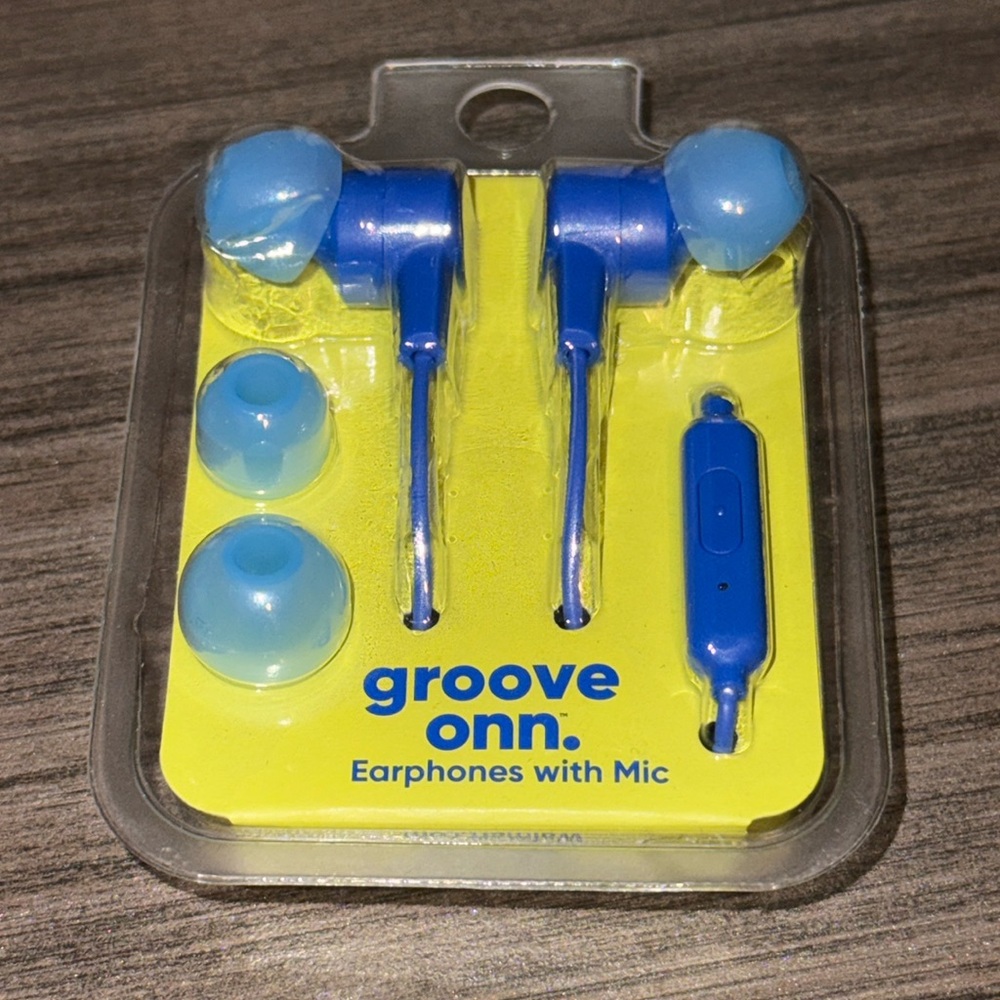 Groove onn Earphones with built-in mic | BNIP